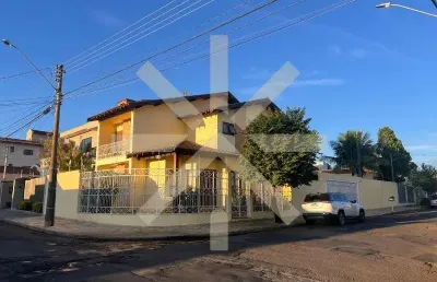 Casa para venda em centro de 205.00m² com 3 quartos, 1 suite e 3 garagens