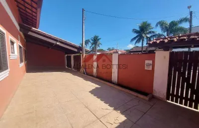 Casa para venda em centro de 162.00m² com 3 quartos, 1 suite e 5 garagens