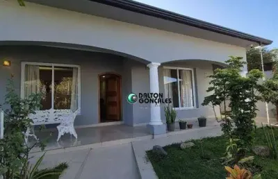 Casa para alugar em jardim dom bosco de 258.00m² com 3 quartos, 1 suite e 2 garagens