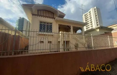 Casa para alugar em centro de 200.00m² com 7 quartos e 2 garagens