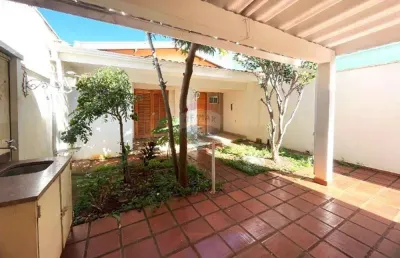 Casa para venda em centro de 133.00m² com 2 quartos, 1 suite e 1 garagem