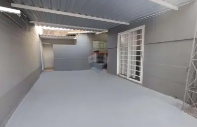 Casa para alugar em centro de 50.00m² com 1 quarto e 1 garagem
