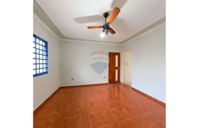 Casa para venda em centro de 111.00m² com 3 quartos e 2 garagens