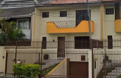 Sobrado para venda em xaxim de 180.00m² com 3 quartos, 1 suite e 2 garagens