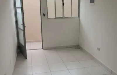 Casa para alugar em centro de 48.00m² com 2 quartos e 1 garagem