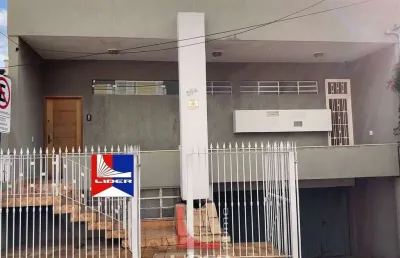 Casa para alugar em centro de 330.00m² com 6 quartos, 1 suite e 5 garagens
