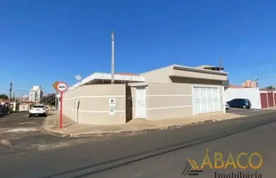 Casa para venda em centro de 242.76m² com 3 quartos, 1 suite e 2 garagens