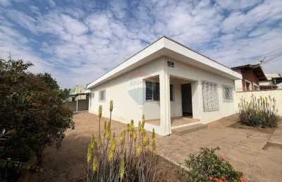 Casa para alugar em centro de 172.00m² com 2 quartos, 1 suite e 4 garagens