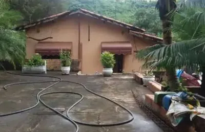 Casa para venda em zona rural de 200.00m² com 2 quartos e 2 garagens