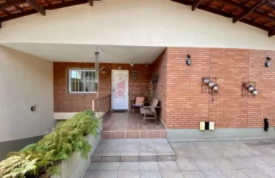 Casa para venda em centro de 276.00m² com 3 quartos e 4 garagens