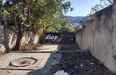 Ótimo terreno no jardim peri com 400 metros quadrados, com  pequena edícula de 2 dormitórios, 1 banheiro e cozinha conjugada com a sala. o imóvel está