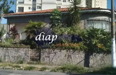 Ótima casa antiga no bairro jardim são paulo com 3 dormitórios, cozinha, sala, 1 banheiro social, área de serviço externa, quintal e 4 vagas de garage
