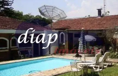 Linda casa na vila albertina com 4 dormitórios com armários embutidos, sendo 2 suites, sala de estar com lareira, sala de jantar e sala de tv, 3 banhe