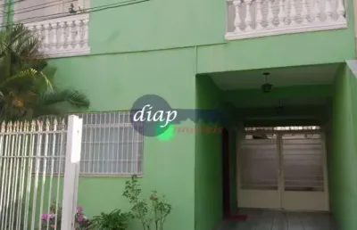 Excelente sobrado no bairro santa teresinha com 3 dormitórios, sendo 3 suítes, duas das suítes com sacada de frente, cozinha americana com armários em