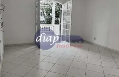 Ótimo sobrado no jardim paraíso com 2 dormitórios, sendo o principal com ampla varanda, cozinha com armários embutidos, sala para 2 ambientes, 1 banhe