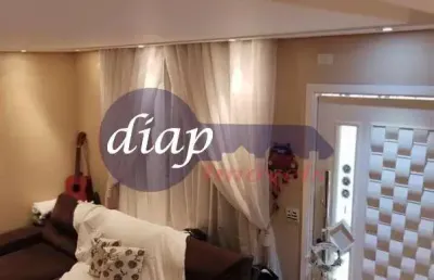 Lindo sobrado no jardim frança todo reformado com 2 dormitórios com armários embutidos, sala ampla, cozinha planejada, 1 banheiro social com box de vi