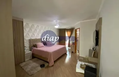 Lindo sobrado na vila alpina com 4 dormitórios, sendo 2 suítes e 3 dos dormitórios são planejados, sala ampla e planejada, cozinha com armários embuti
