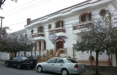 Belíssimo sobrado colonial no jardim da saúde com 3 dormitórios, sendo 3 suítes planejadas com portas balcão e sacada, cozinha grande, sala dois ambie