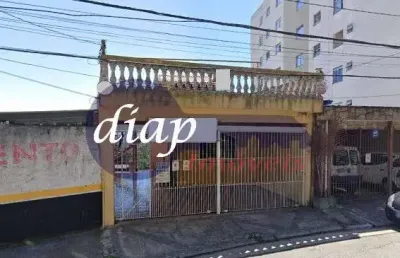 Sobrado na vila formosa com terreno de 350 m2, próximo a avenida eduardo cotching e a todo o comércio da região. a casa conta com 5 quartos, 5 banheir
