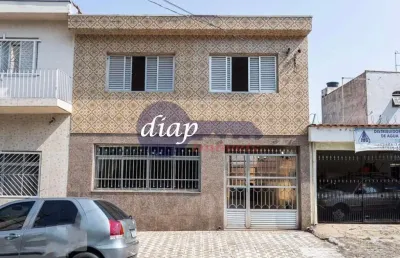 Sobrado localizado na vila graciosa, entre vila ema e santa clara. terreno com 7 metros de frente por 21 metros de fundo, totalizando 147m2. na frente