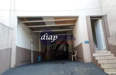 Casa comercial, com salão no nível da rua, de frente para a avenida salim maluf. excelente para comércio, inteira reformada, com piso em porcelanato.