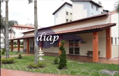 Ótimo apartamento no condomínio atlântico sul com 2 dormitórios, sala dois ambientes, cozinha, 1 banheiro com box de vidro, área de serviço e 1 vaga d