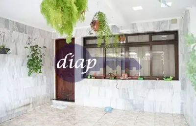 Excelente sobrado na vila vivaldi com 2 dormitórios, cozinha, 2 banheiros, sala ampla, varanda em um dos dormitórios, churrasqueira, lavanderia, 2 vag