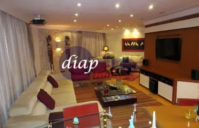 Apartamento alto padrão, 1 por andar com ótima localização, 4 dormitórios sendo 3 suítes (1 master com closet), condomínio com lazer completo