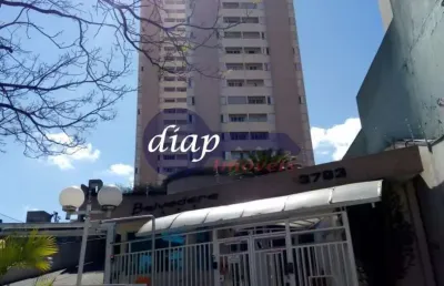 Lindo apartamento com 2 dormitórios, sacada ampla com sanca, quartos e cozinha planejados, banheiro com armário e box, lavanderia e 1 vaga de garagem.