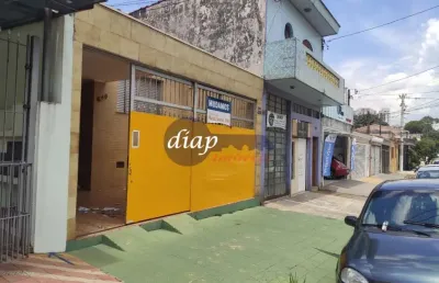 Linda casa comercial com 3 dormitórios, sendo uma suíte, banheiro, 2 salas, escritório, área de serviço, cozinha, quintal com telhado retrátil, garage