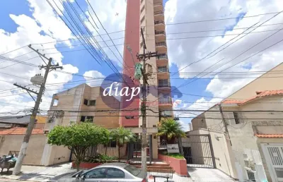 Apartamento com 3 quartos, incluindo uma suíte, sala para 2 ambientes, lavabo, cozinha, área de serviço e dependência de empregada e 2 vagas de garage