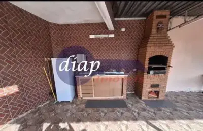 Excelente casa assobradada na vila fátima com 3 dormitórios,  1 com sacada grande para a rua, copa e cozinha americana planejada, sala