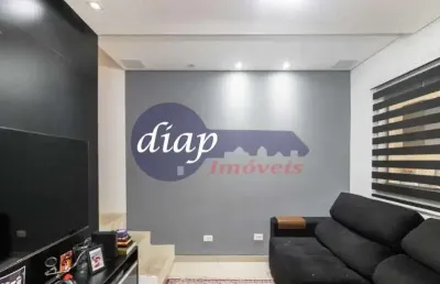 Lindo sobrado com 63 m² divididos em 2 dormitórios, sendo 1 suíte, lavabo, sala, cozinha, vaga coberta, área de serviço e varanda. imóvel em uma excel