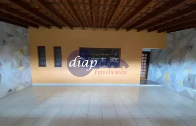 Excelente casa térrea no bairro itaquera com 2 dormitórios, cozinha com armários embutidos, sala de estar e sala de jantar, 1 lavabo e 1 banheiro soci