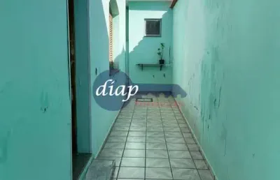 Excelente casa no bairro quarta parada com 2 dormitórios, sendo 1 suíte, cozinha, sala de estar, 2 banheiros e 1 lavabo, lavanderia, entrada lateral,