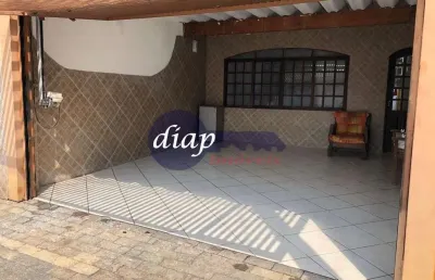 Linda casa térrea com 2 dormitórios, sala, cozinha, 2 banheiros, portão eletrônico, área de serviço independente coberta muito boa e uma edícula bem e