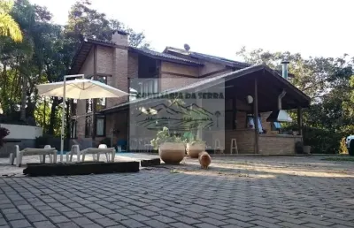 Casa à venda na serra da cantareira , parque petrópolis paulista, com 3 quartos, 2 suítes, 2 salas, 4 vagas de garagem e 300m² de área.