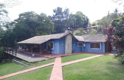 Impecável residência na serra da cantareira, mairiporã-sp: 4 quartos, 4 suítes, 3 salas, 6 banheiros, 3 vagas, 230m².