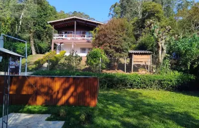 Casa térrea na serra da cantareira:  com 3 quartos, 1 suíte, piscina e 225m² - mairiporã-sp
