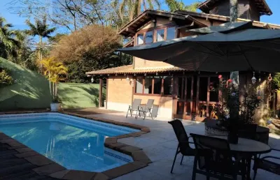 Casa à venda na serra da cantareira-sp, parque petrópolis paulista: 3 quartos, 3 suítes, 3 salas, 4 banheiros, 3 vagas, 280m².