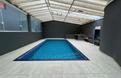 Casa em atibaia com piscina, 03 quartos sendo 02 suítes