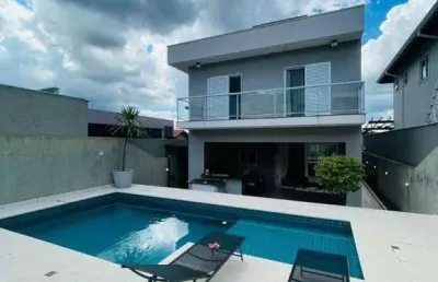 Casa completa com piscina e churrasqueira no condomínio terras de atibaia i