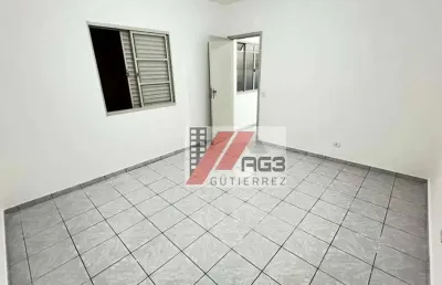 Casa térrea independente com quarto, quintal, sala ampla e cozinha para locação no bairro do limão