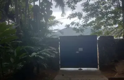 Apartamento duplex em condomínio de frente para o mar