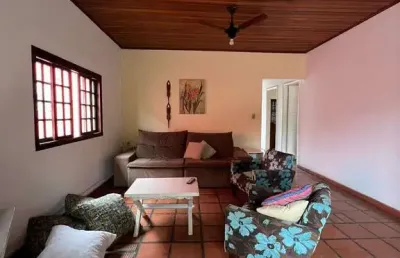 Linda casa com 4 dormitórios na barra da lagoa! localização privilegiada!!!