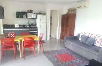 Uma casa em um amplo terreno  perto da orla do itaguá e a caminho da praia do tenório  . um lugar incrível  !