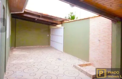 São 3 boas casas no mesmo terreno no centro de ubatuba