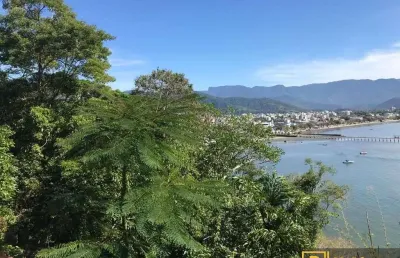 Magnífica casa com vista espetacular da orla do itaguá