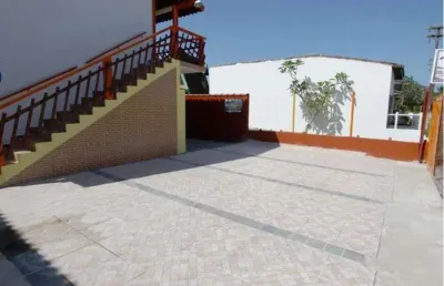 Linda pousada com 12 apartamentos e 7 suítes na maranduba a 50 metros do mar!