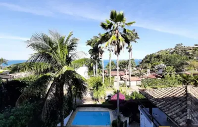 Casa alto padrão de frente para a praia vermelha do centro com 5 dormitórios e vista espetacular